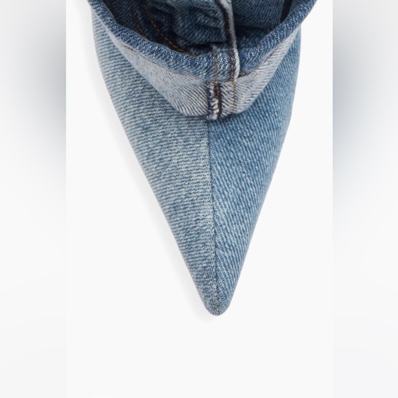 Dolce&Gabbana
Denim Booties authentic new with box size 10 - Picture 10 of 12